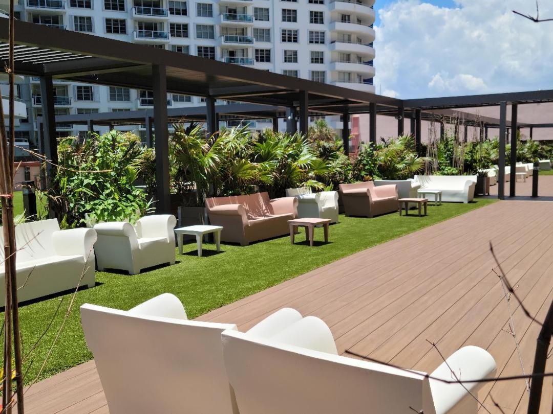2 Bedroom 2 Bath Beachfront Condo On Miami Beach Millionaire Row Екстериор снимка